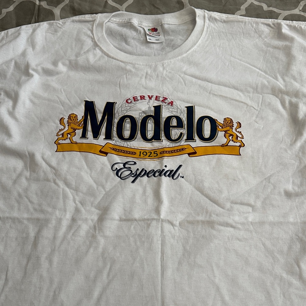 Fruit of the Loom White Modelo Graphic Tee